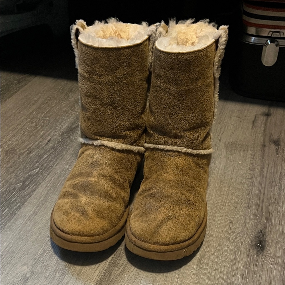UGG Classic Short Spill Seam Exposed Sheepskin Shearling Boots